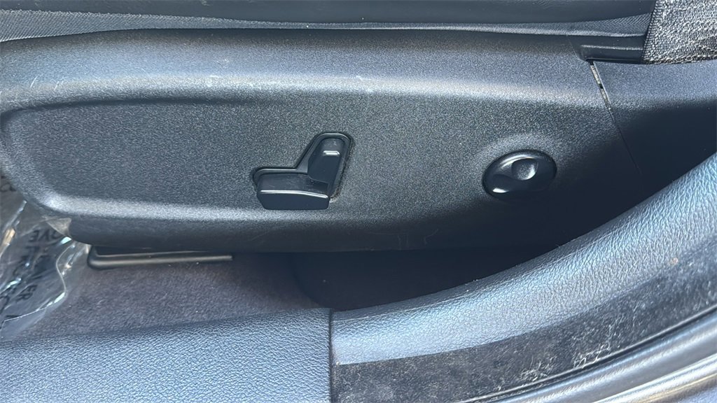 Used 2018 Chrysler 300 Limited w/ Safetytec Plus Group image 19