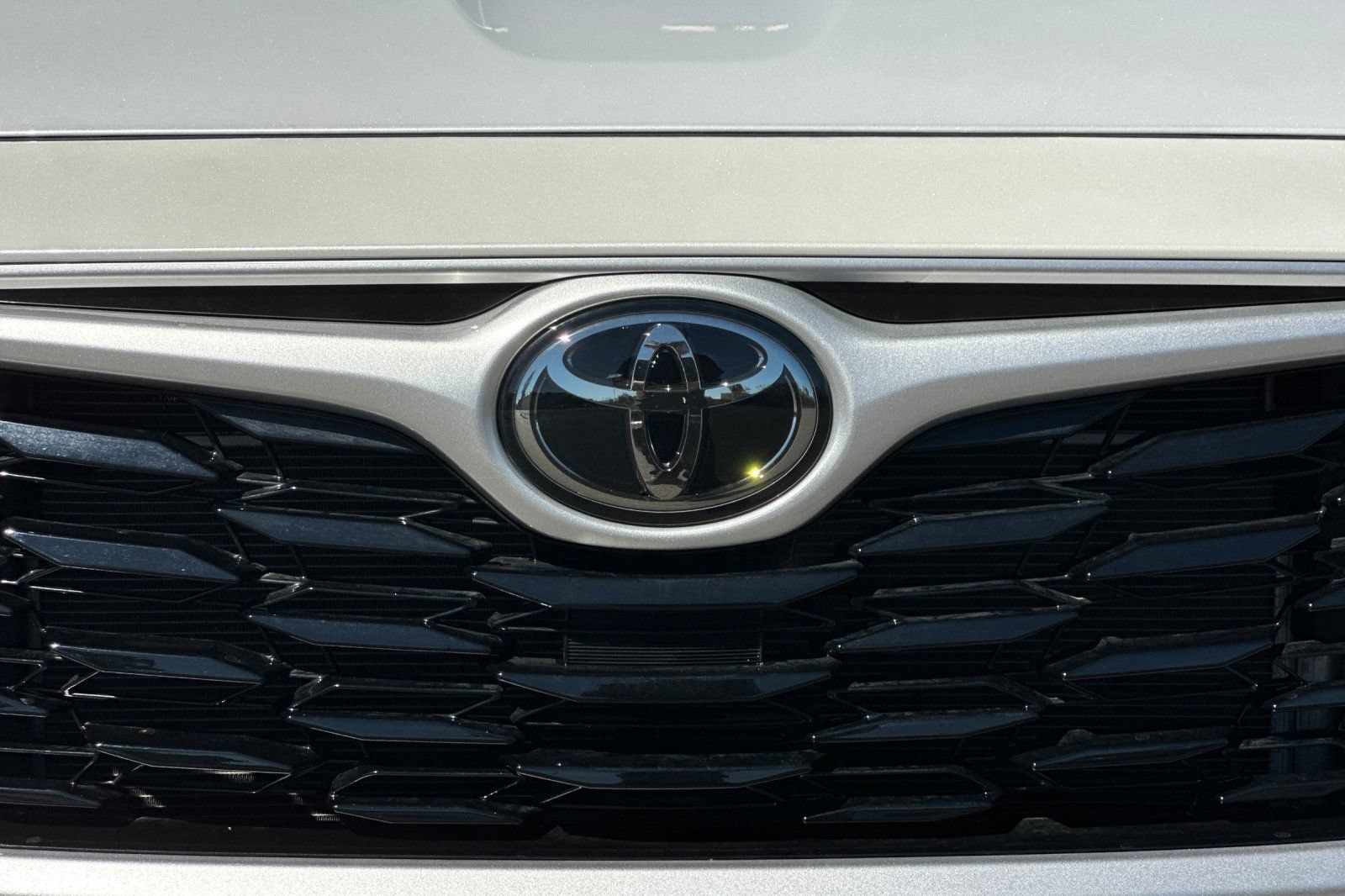 Used 2022 Toyota Highlander XLE AWD/4WD image 49