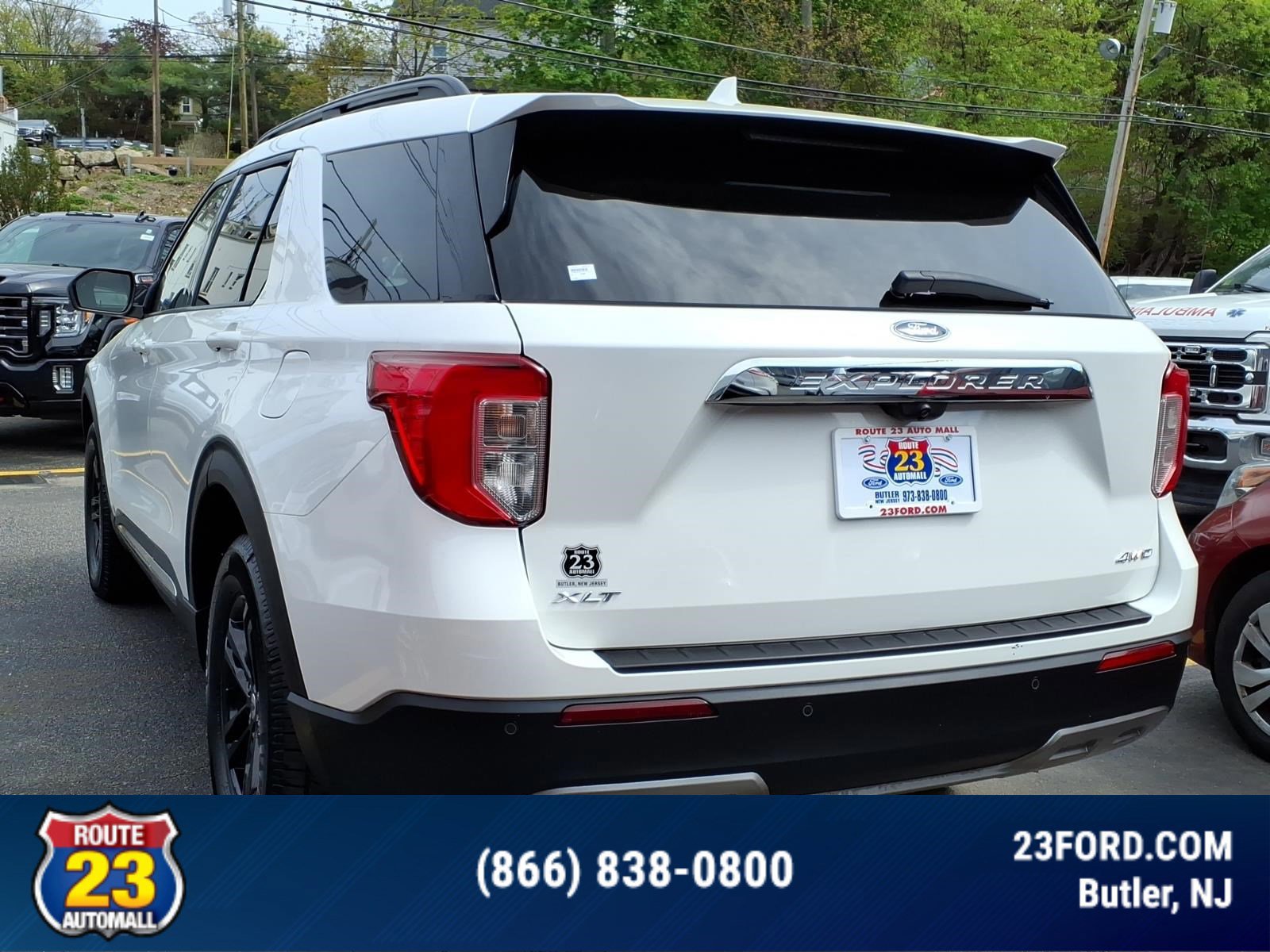 Certified 2022 Ford Explorer XLT w/ Equipment Group 202A AWD/4WD image 3