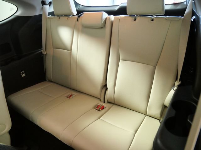 Used 2023 Toyota Highlander XLE AWD/4WD image 16