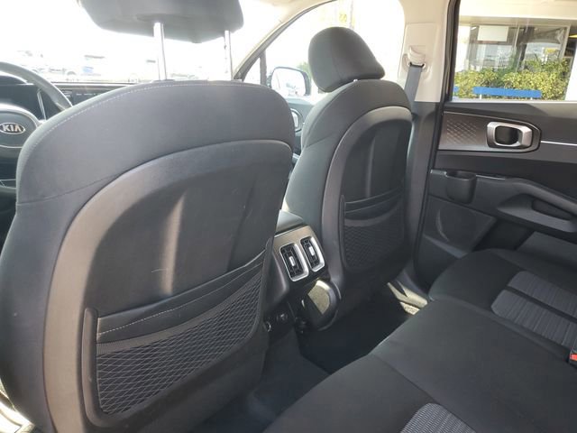 Used 2021 Kia Sorento LX image 10