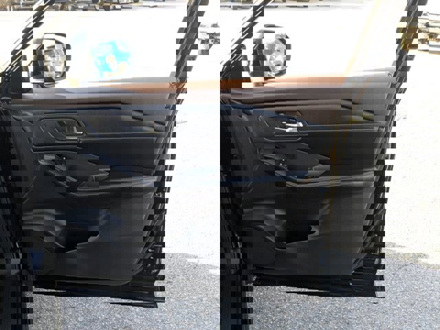 Used 2023 Nissan Rogue SV w/ SV Premium Package image 32