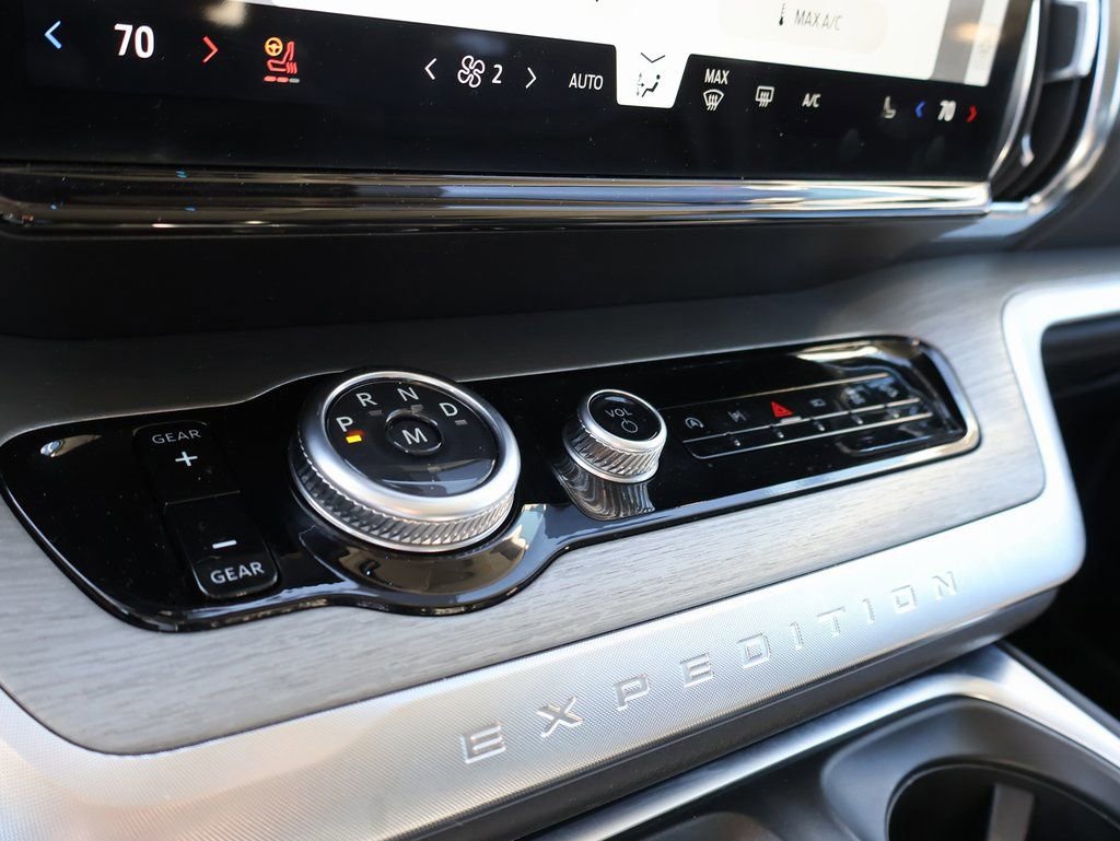 Certified 2025 Ford Expedition Platinum image 40