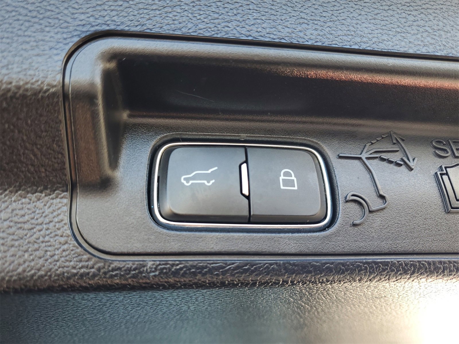 Certified 2022 Ford Explorer XLT w/ Equipment Group 202A image 9