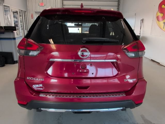 Used 2017 Nissan Rogue SV AWD/4WD image 4