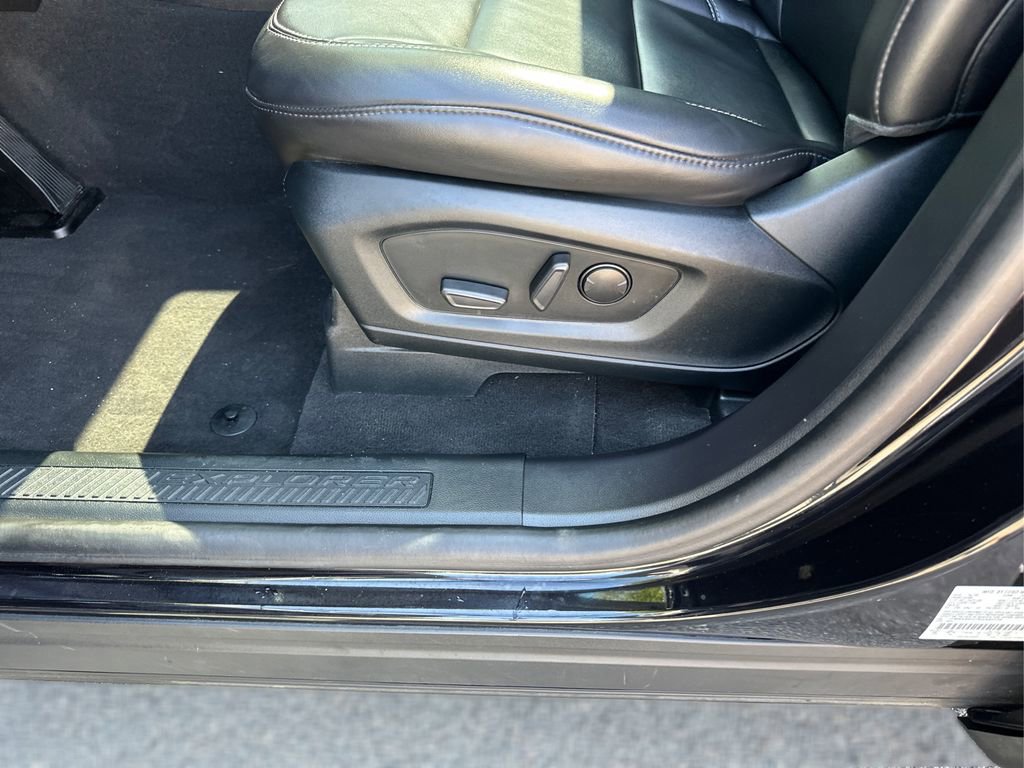 Certified 2022 Ford Explorer XLT w/ Equipment Group 202A image 27