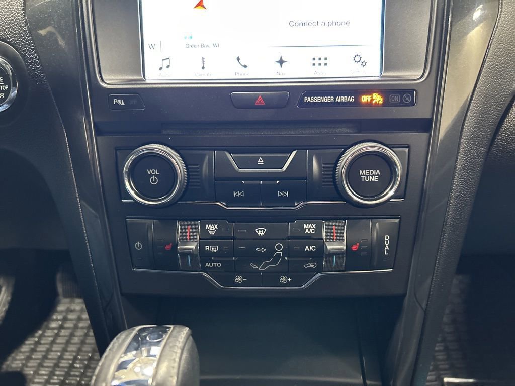 Certified 2017 Ford Explorer XLT w/ Equipment Group 202A image 21