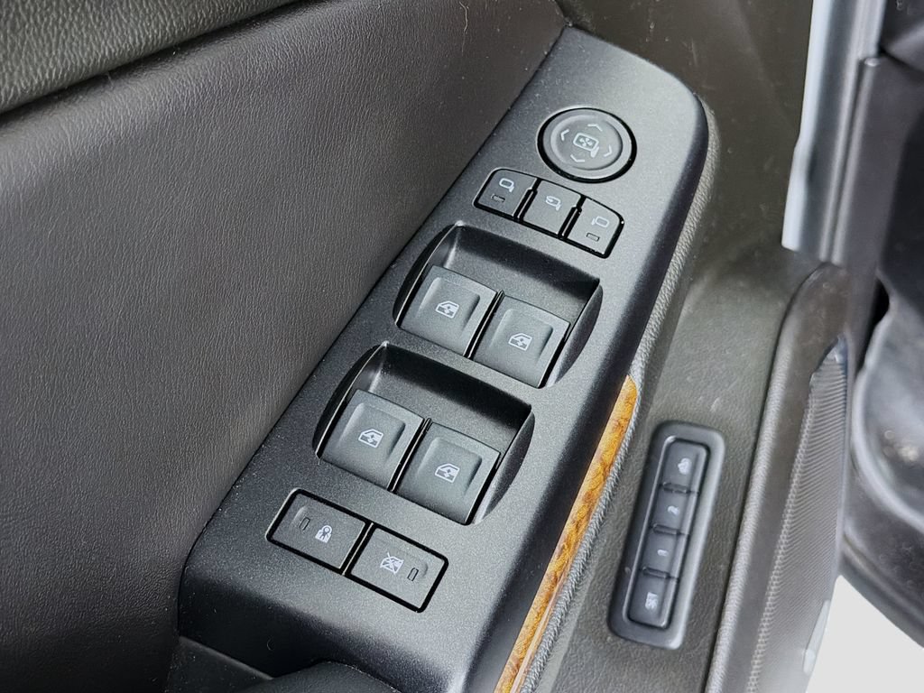 Used 2019 Chevrolet Suburban Premier w/ Premier Plus Edition AWD/4WD image 23