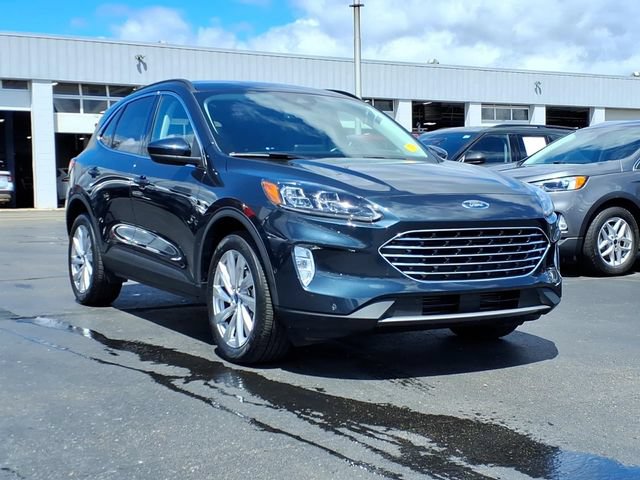 Certified 2022 Ford Escape Titanium w/ Titanium Elite Package AWD/4WD image 3