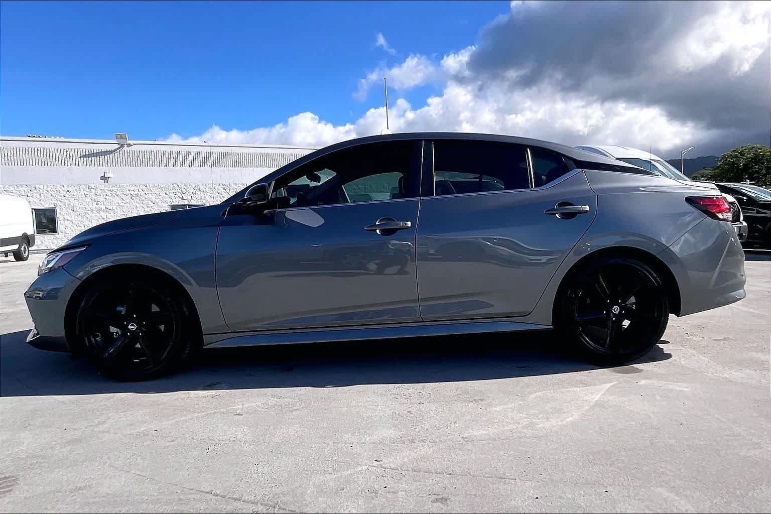 Used 2023 Nissan Sentra SR w/ SR Premium Package FWD image 3