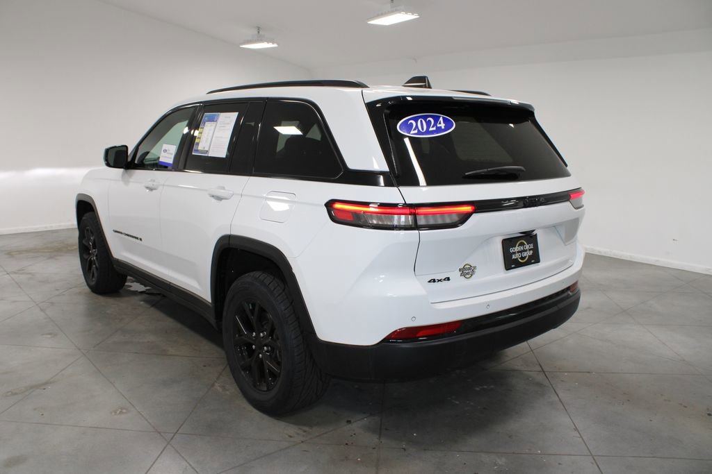 Used 2024 Jeep Grand Cherokee Altitude AWD/4WD image 8