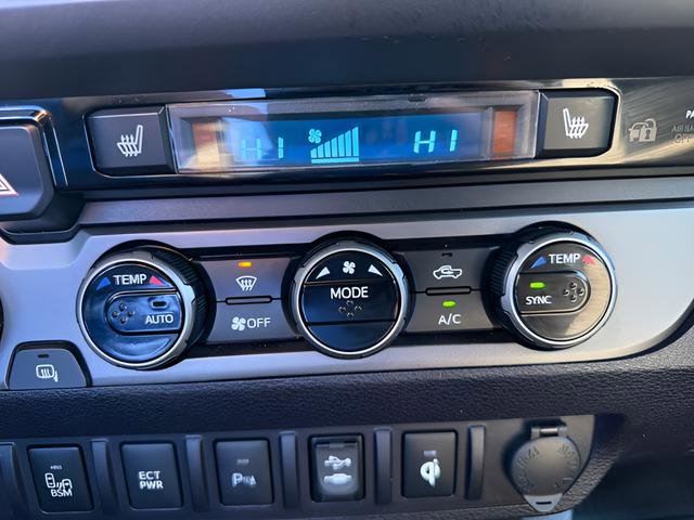 Used 2017 Toyota Tacoma TRD Off-Road w/ Premium & Technology Package AWD/4WD image 16