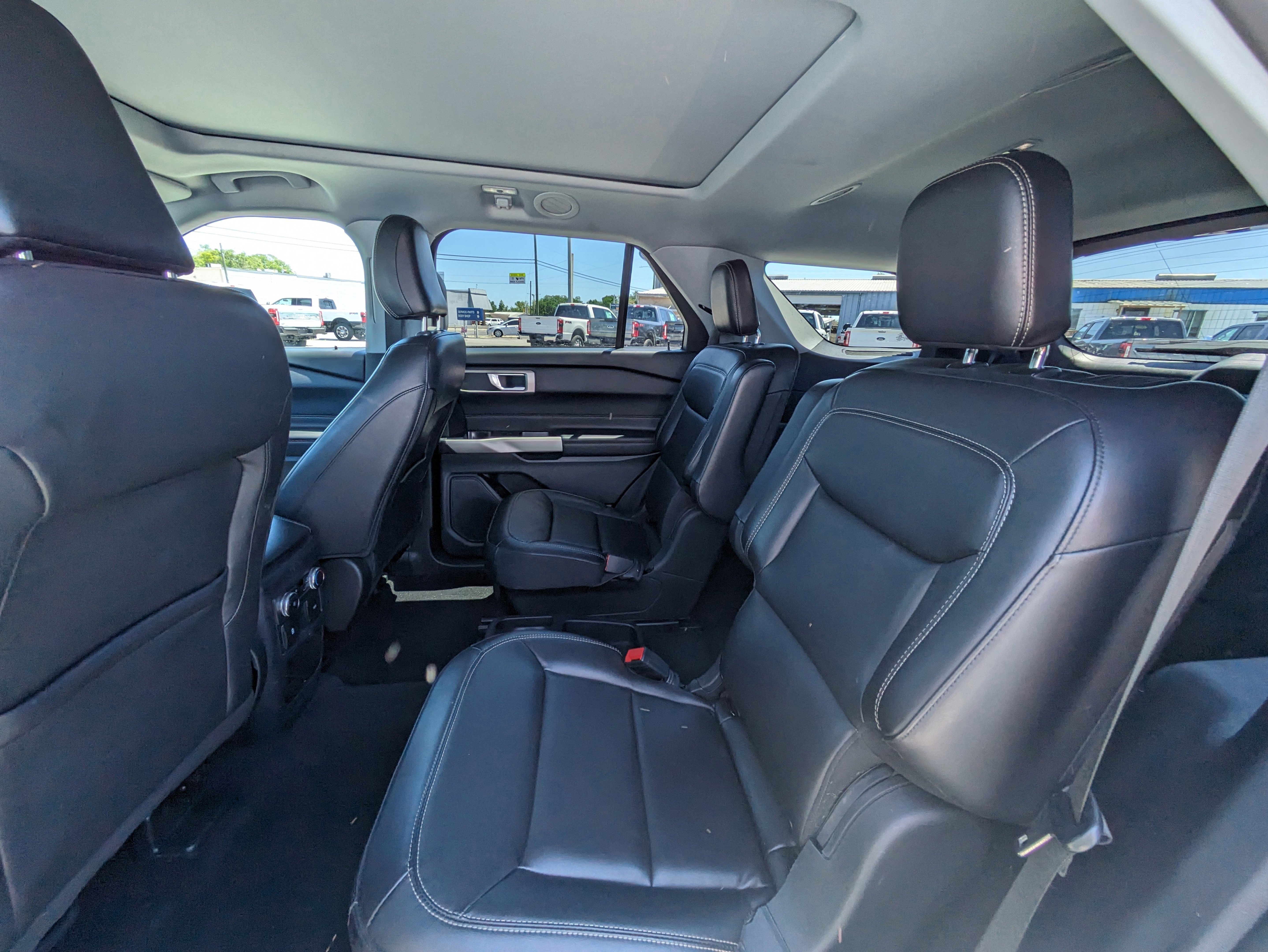 Certified 2021 Ford Explorer XLT w/ Equipment Group 202A image 11