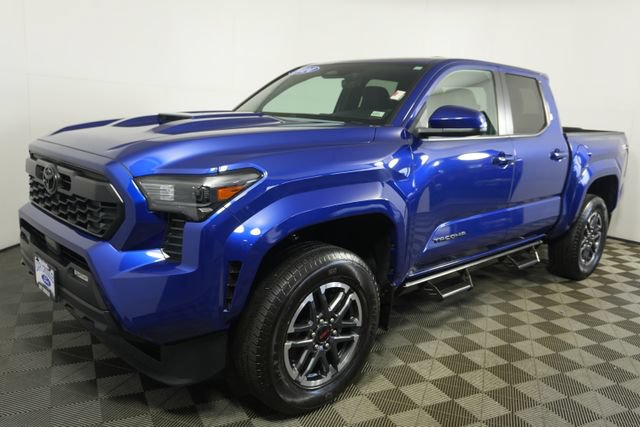 Used 2024 Toyota Tacoma TRD Sport AWD/4WD image 7