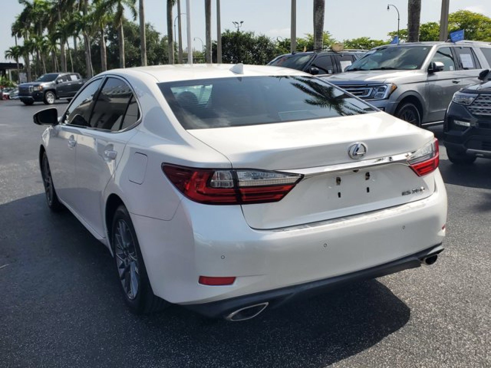 Used 2018 Lexus ES 350 w/ Premier Package FWD image 5