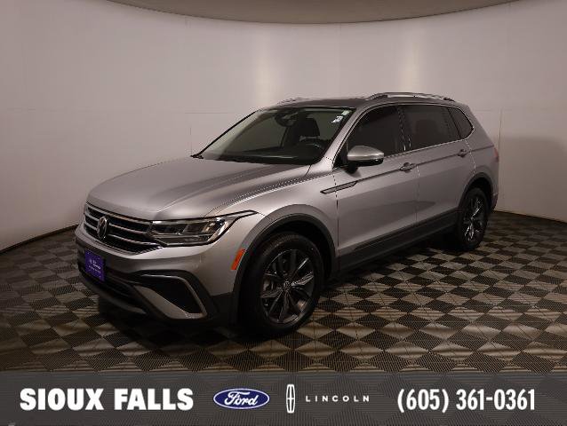 Used 2022 Volkswagen Tiguan SE AWD/4WD image 1
