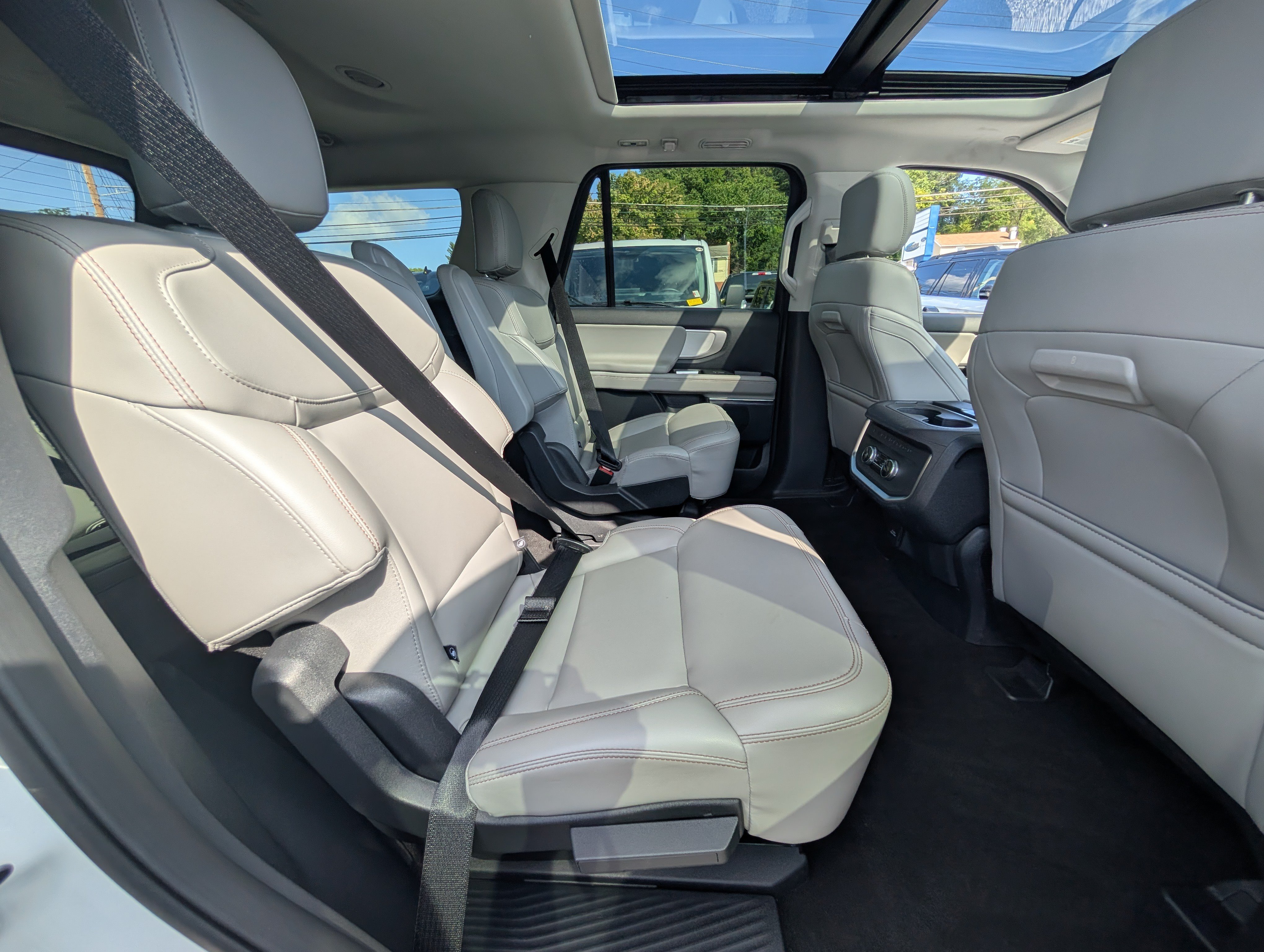Certified 2025 Ford Expedition Active AWD/4WD image 13