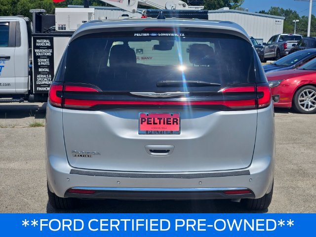 Used 2023 Chrysler Pacifica Touring FWD image 5
