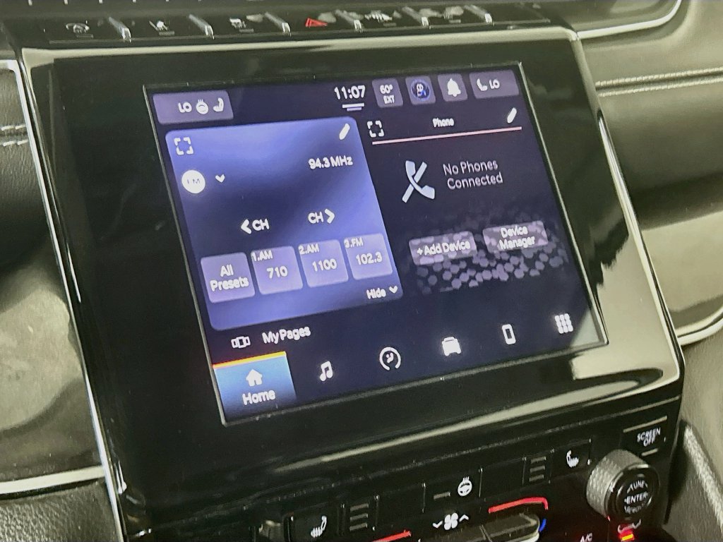 Used 2023 Jeep Grand Cherokee Laredo w/ Luxury Tech Group I AWD/4WD image 19