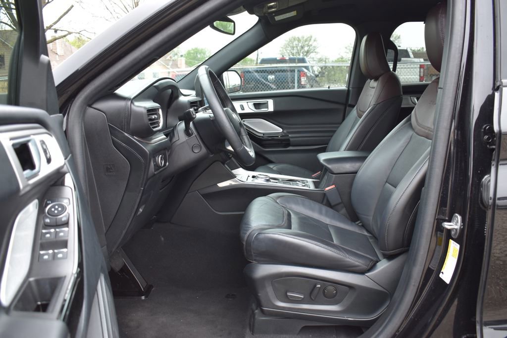 Certified 2023 Ford Explorer Platinum w/ Technology Package image 9
