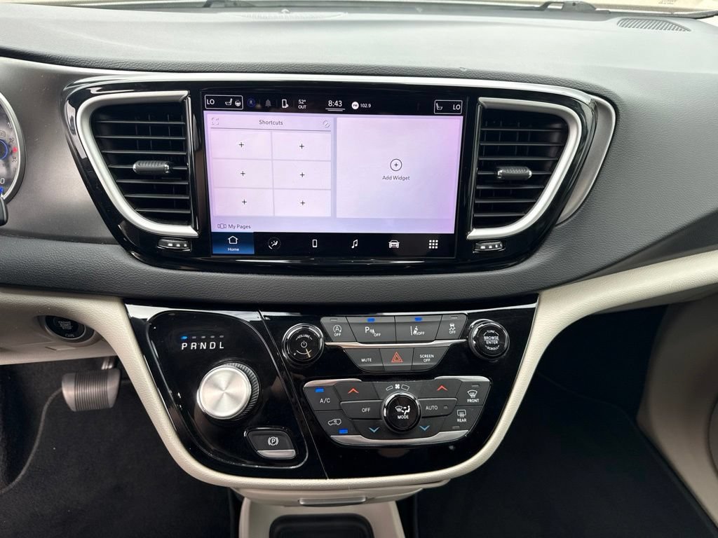 Used 2022 Chrysler Pacifica Touring-L FWD image 23