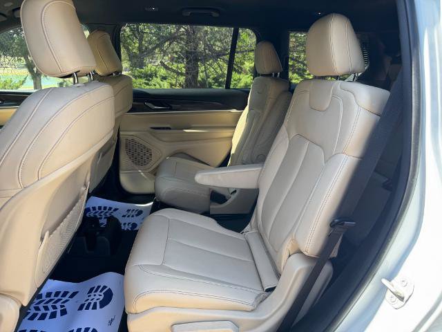 Used 2024 Jeep Grand Cherokee L Limited AWD/4WD image 19