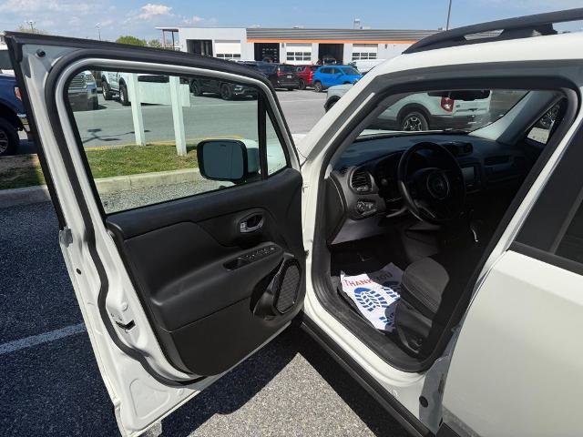 Used 2017 Jeep Renegade Altitude AWD/4WD image 10