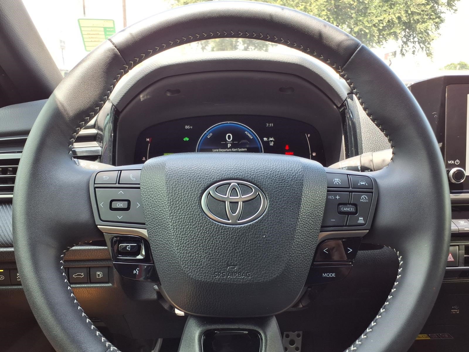 Used 2025 Toyota Camry SE FWD image 25