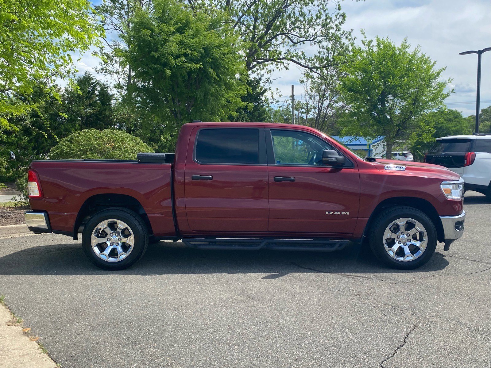 Used 2023 RAM 1500 Big Horn AWD/4WD image 3