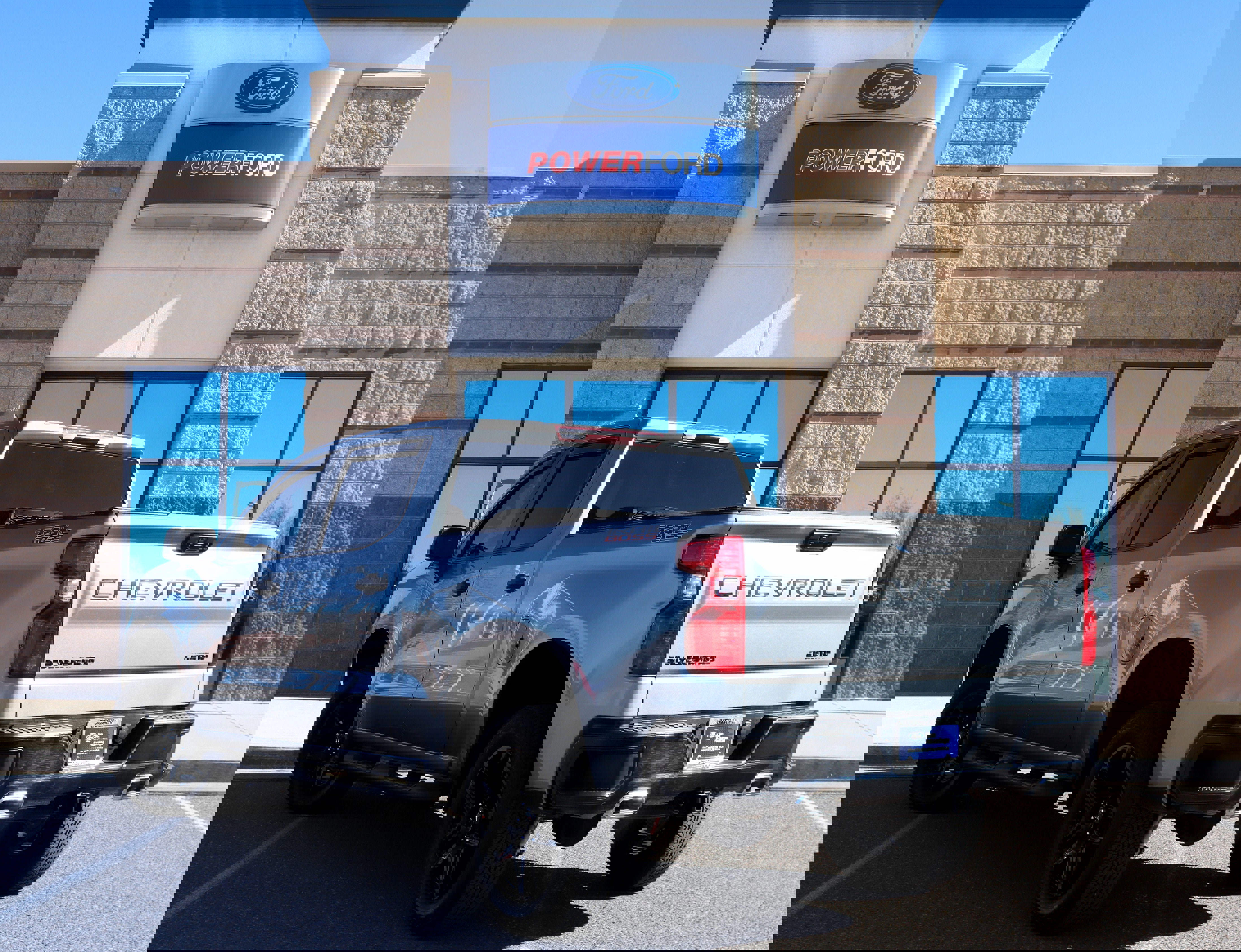 Used 2023 Chevrolet Silverado 1500 Custom Trail Boss w/ LPO, Dark Essentials Package image 3