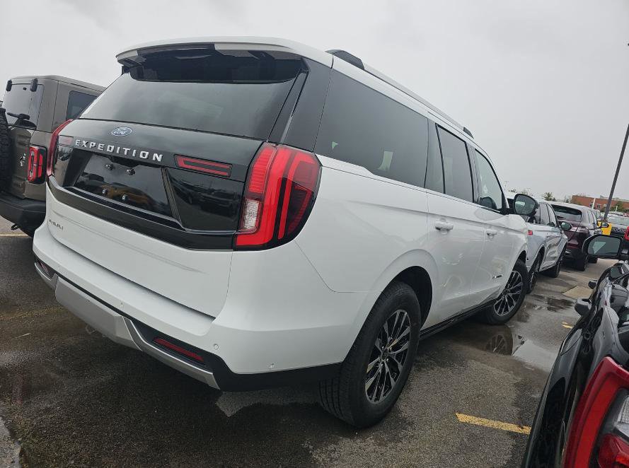 Certified 2025 Ford Expedition Platinum image 3