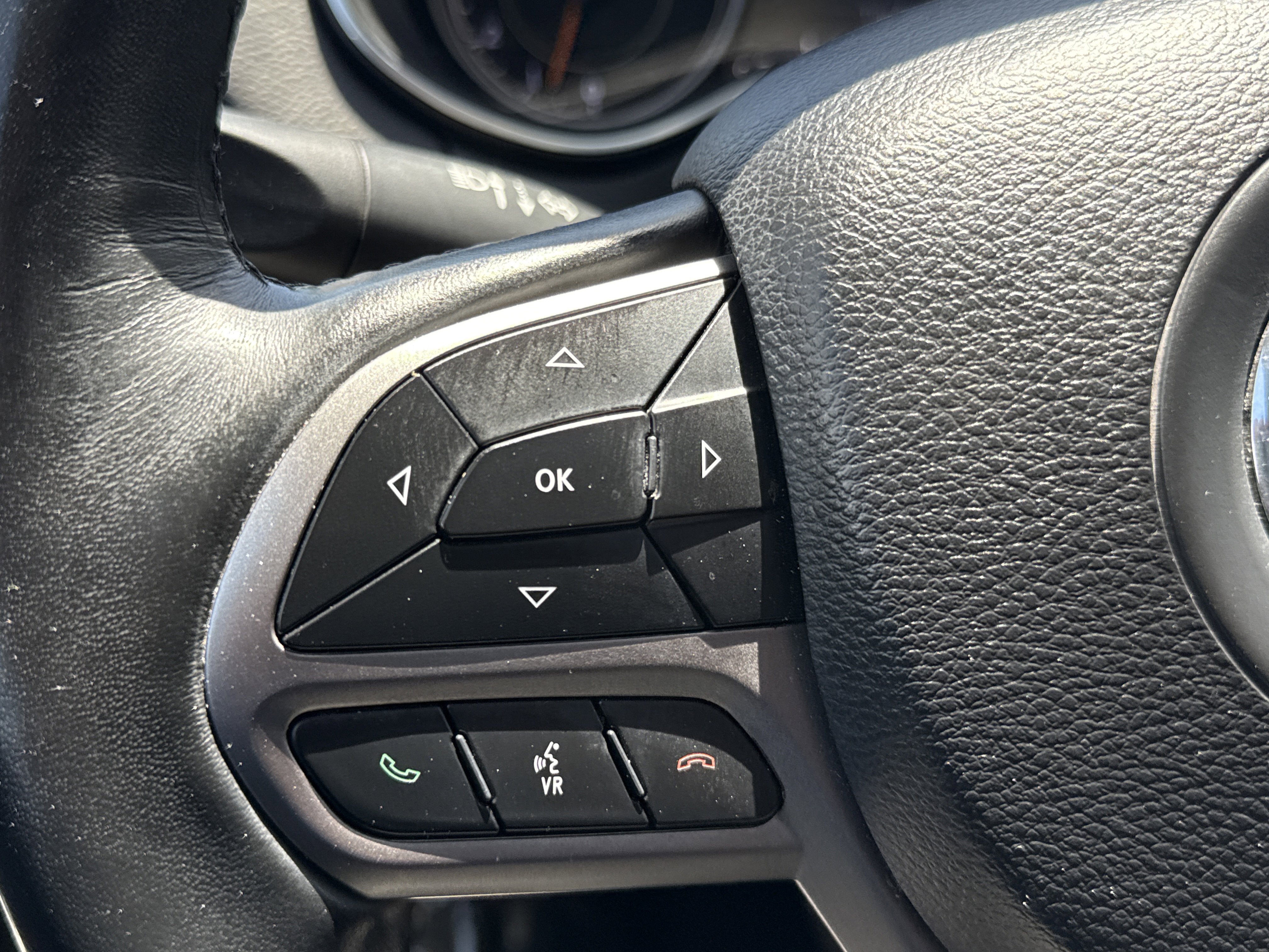 Used 2019 Jeep Cherokee Limited AWD/4WD image 17