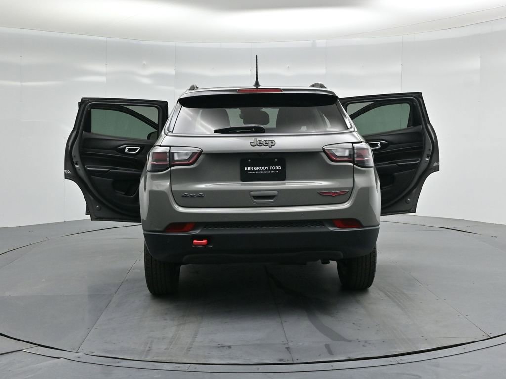 Used 2022 Jeep Compass Trailhawk w/ Trailhawk Elite Group image 29