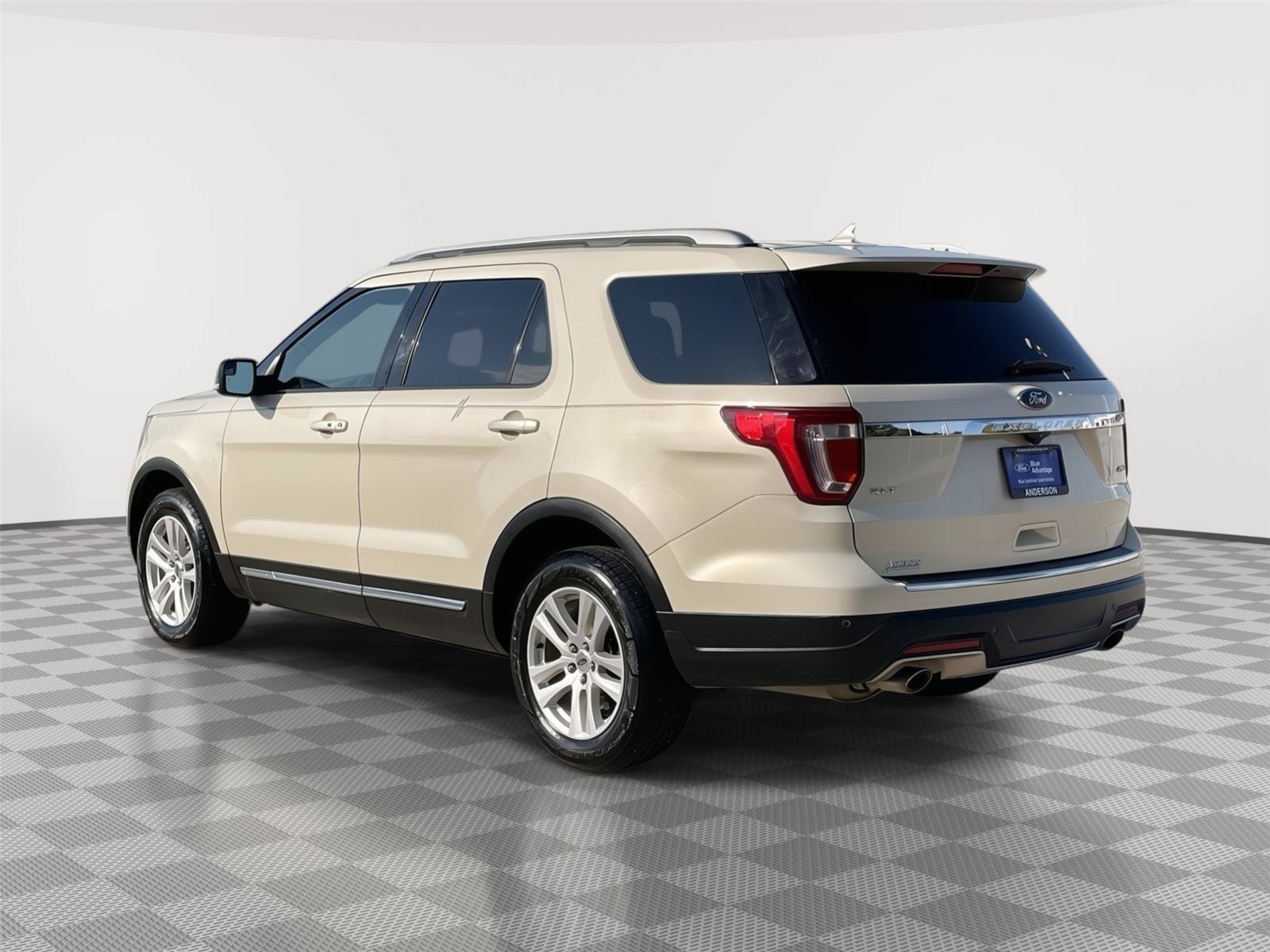 Certified 2018 Ford Explorer XLT w/ Equipment Group 202A AWD/4WD image 9