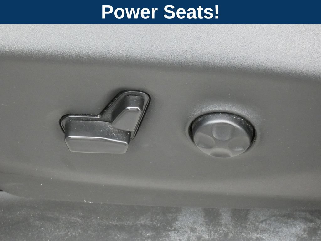 Used 2023 Chrysler Voyager LX FWD image 14