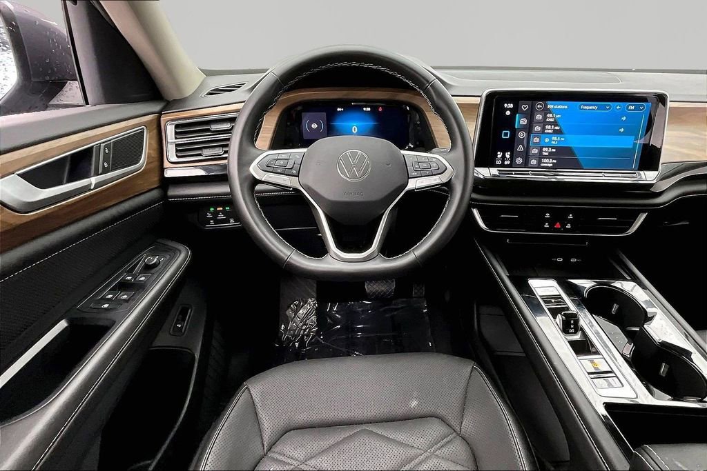 Used 2025 Volkswagen Atlas SE FWD image 5