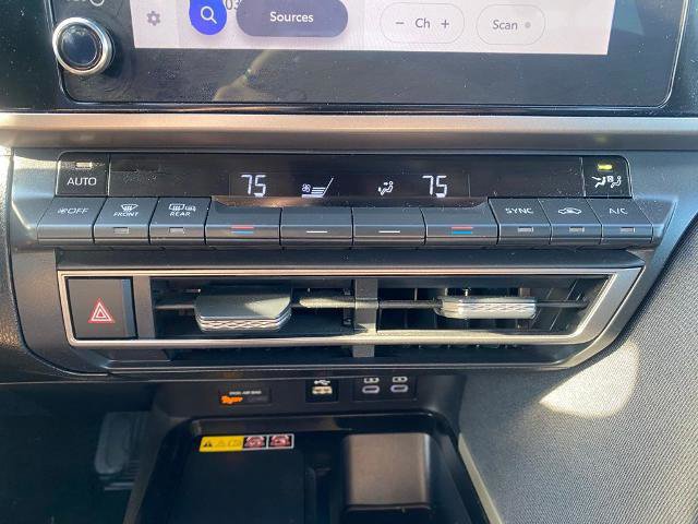 Used 2025 Toyota Camry LE FWD image 21