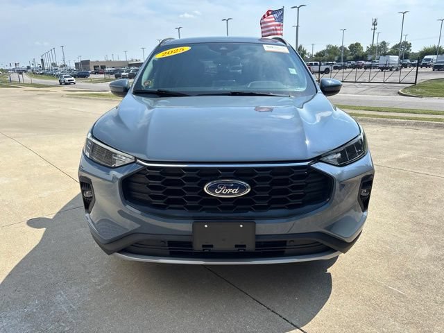 Certified 2025 Ford Escape ST-Line Select AWD/4WD image 5