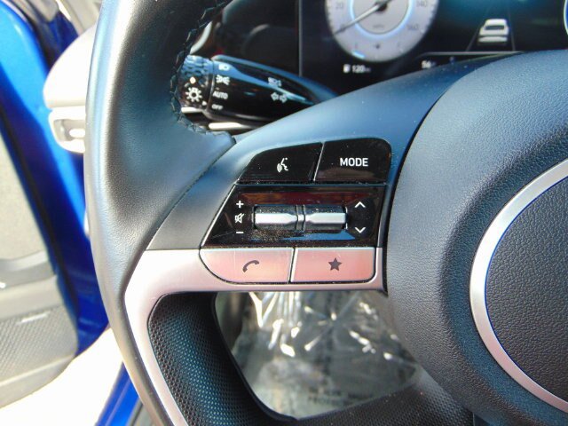 Used 2025 Hyundai Elantra Limited FWD image 18