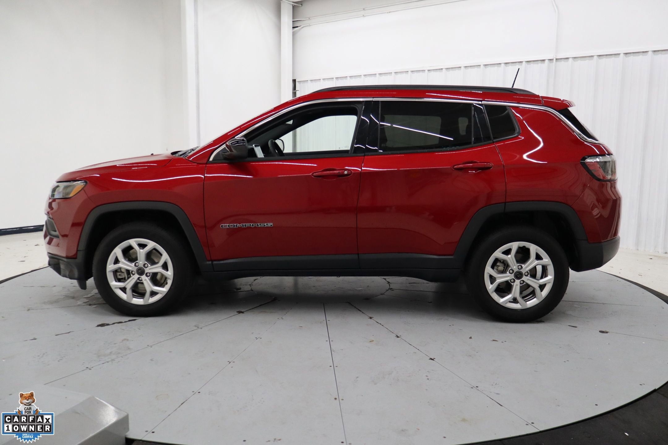 Used 2025 Jeep Compass Latitude image 9