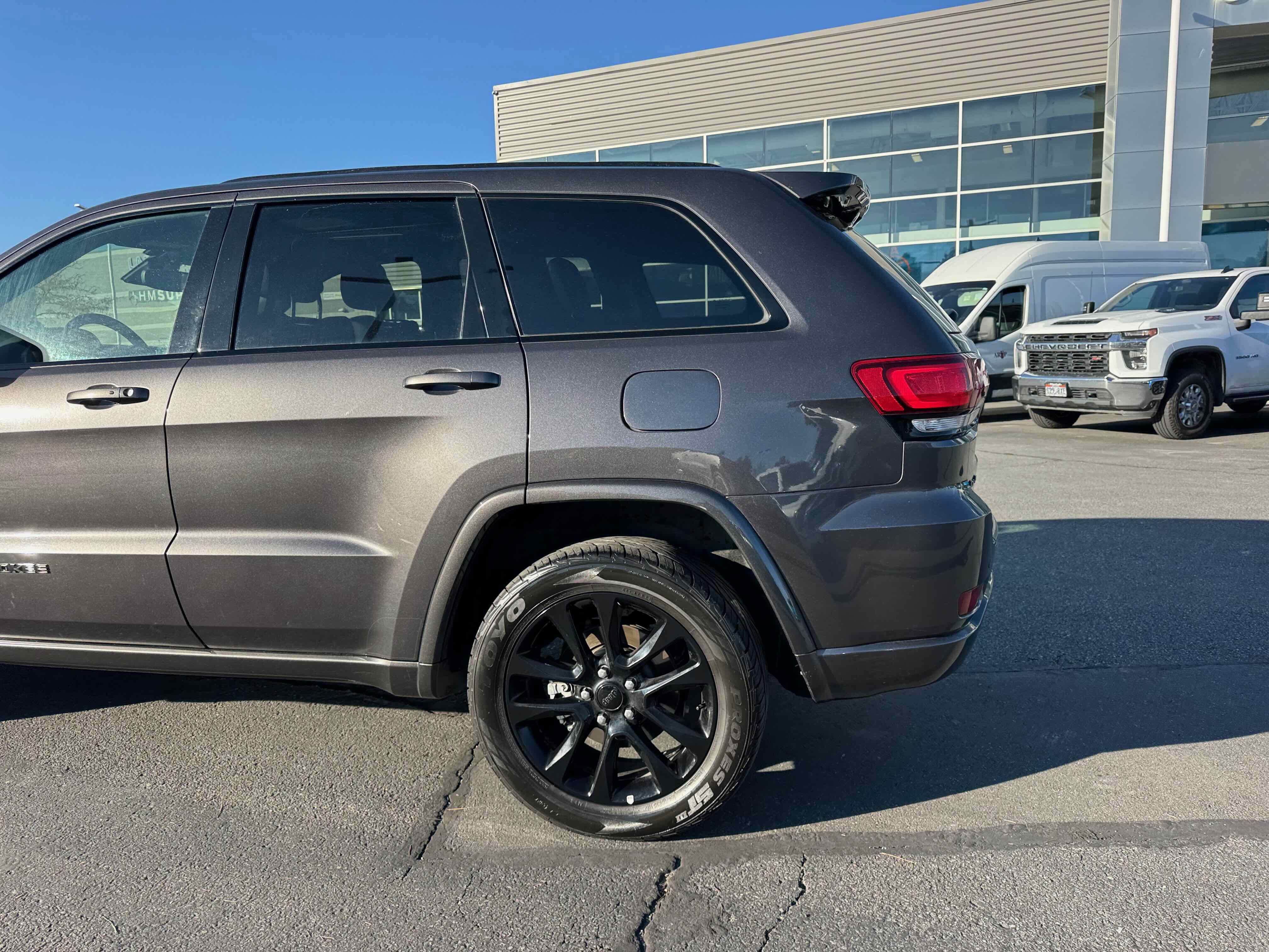 Used 2021 Jeep Grand Cherokee Laredo X image 5