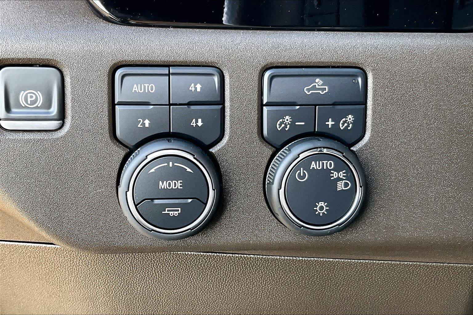 Used 2025 Chevrolet Silverado 1500 LT AWD/4WD image 29