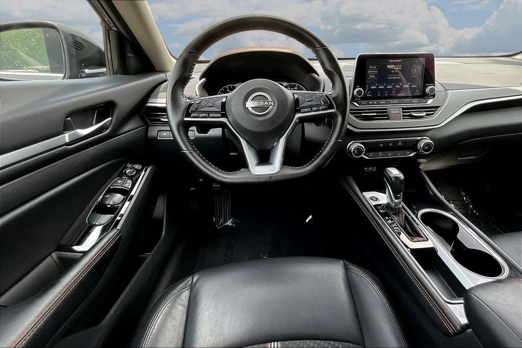 Used 2025 Nissan Altima 2.5 SR FWD image 10