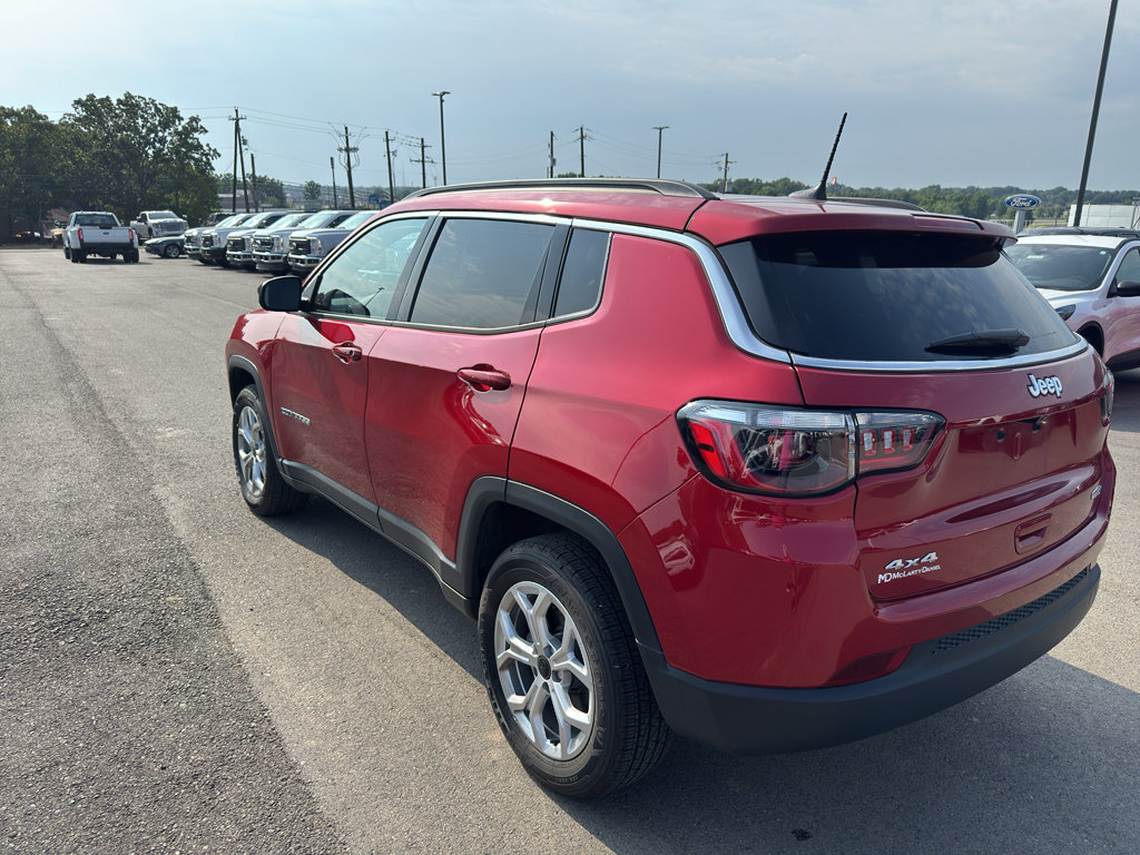 Used 2025 Jeep Compass Latitude AWD/4WD image 7