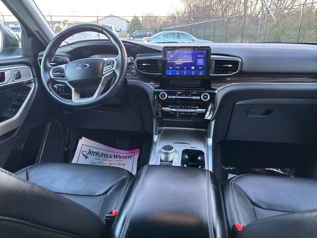 Certified 2023 Ford Explorer Limited w/ Equipment Group 301A image 9