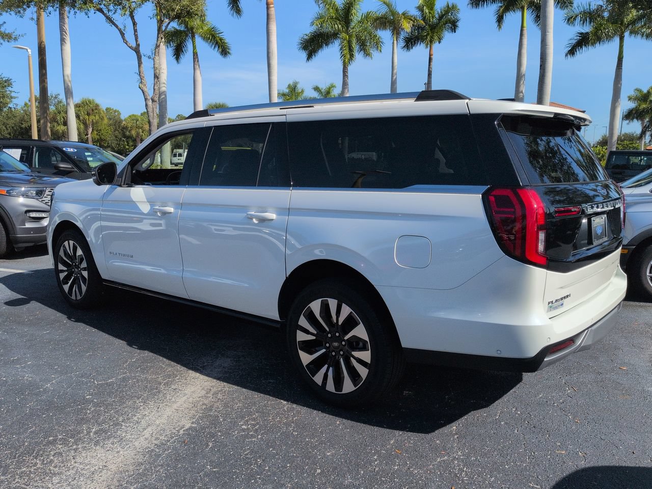 Certified 2025 Ford Expedition Max Platinum w/ Driver's Package AWD/4WD image 6
