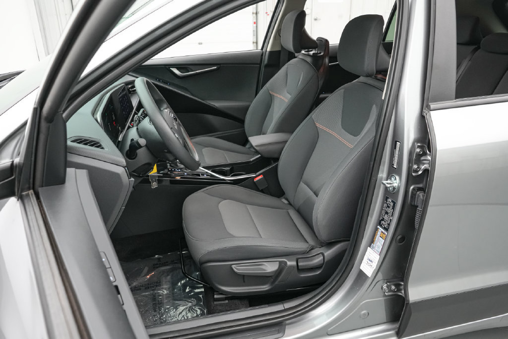 Used 2025 Kia Niro LX FWD image 11