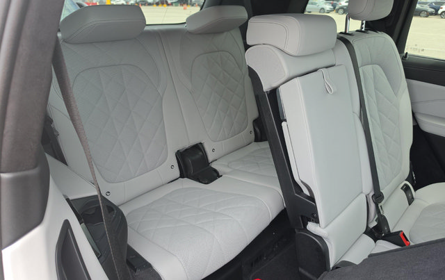Used 2024 BMW X7 xDrive40i w/ M Sport Package AWD/4WD image 10