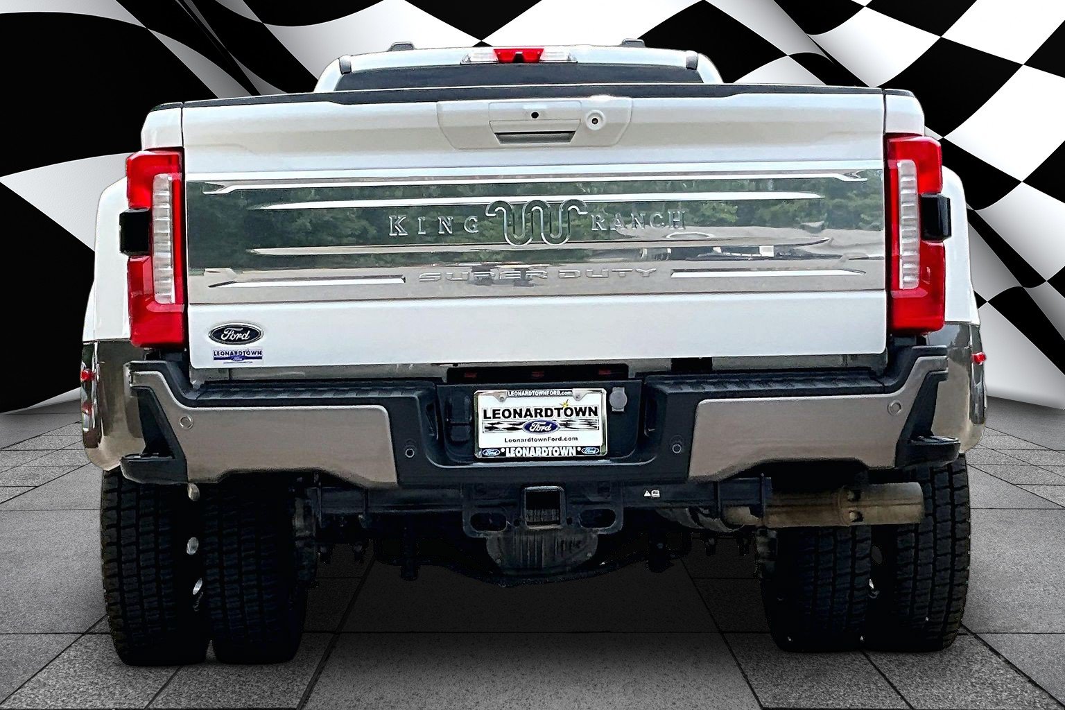 Certified 2023 Ford F450 King Ranch w/ FX4 Off-Road Package AWD/4WD image 4