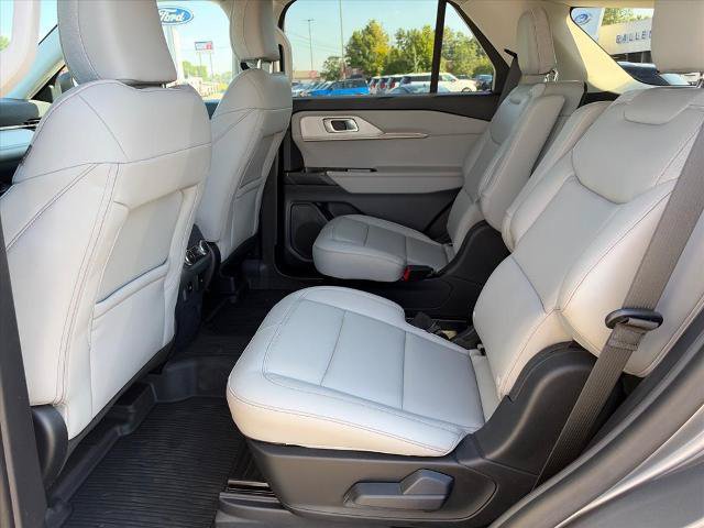 Certified 2025 Ford Explorer Active w/ Active Comfort Package RWD image 16